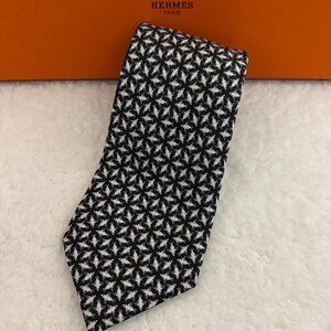 Hermes black tie with birds - 100% silk - excellent condition